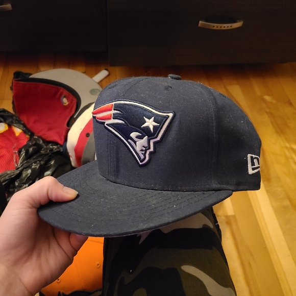 Snapback - Picture 15 of 16